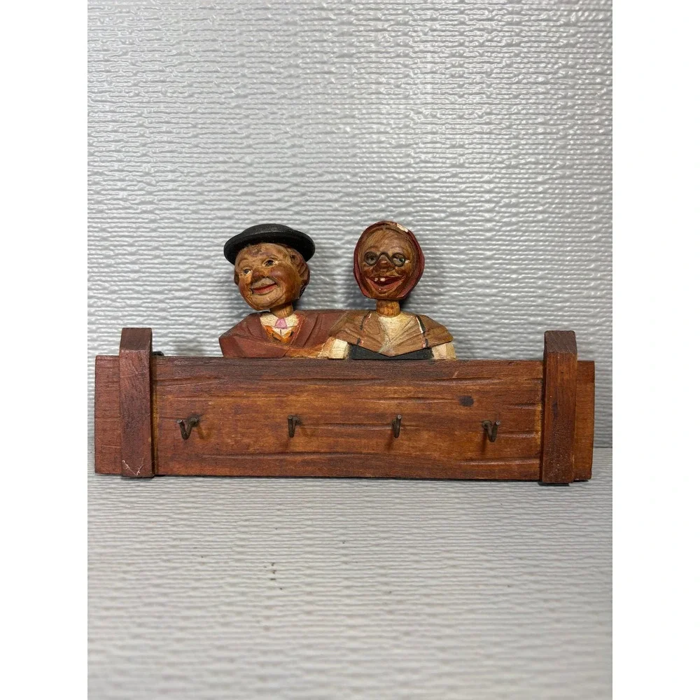 Vintage Hand Carved Wood Wall Key Rack Folk Art Elderly Couple‎ 4 Hooks 8 Inch
